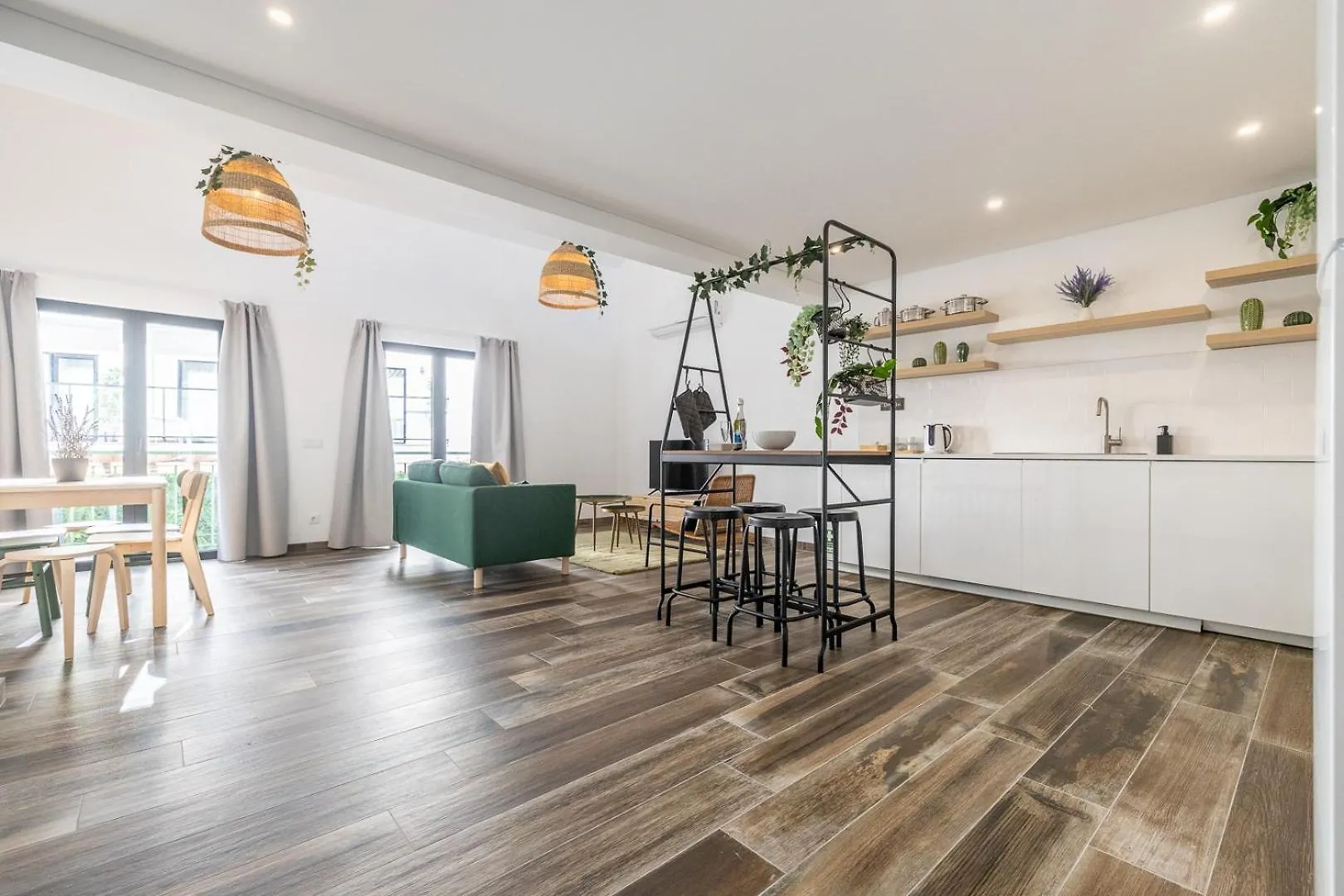 Roots Apartments Faro 0*,